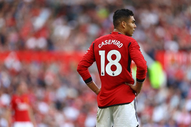 Mùa bóng ngày càng tệ hại với Casemiro. Mùa bóng ngày càng tệ hại với Casemiro.