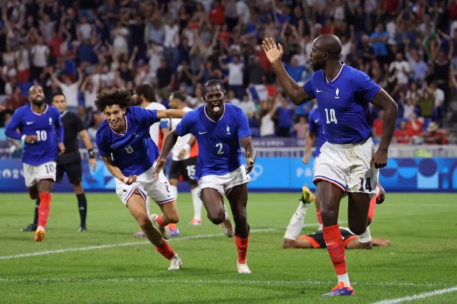 Olympic Pháp giành quyền đi tiếp sau trận đấu căng thẳng với Ai Cập. (Nguồn: Reuters)