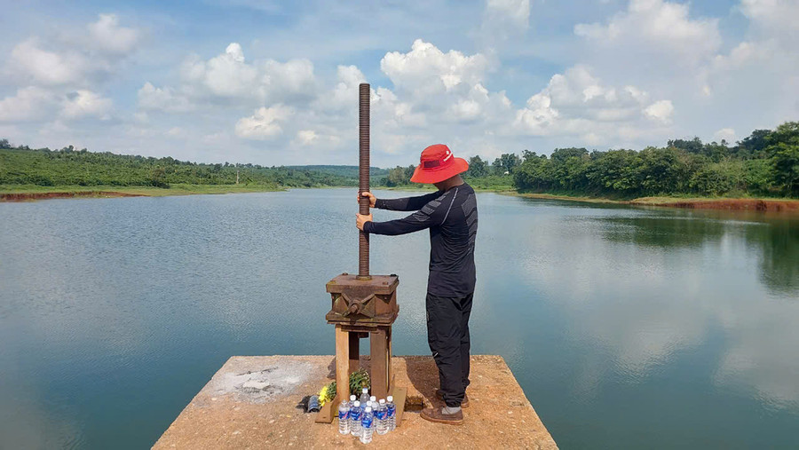 Hồ chứa nước Công ty TNHH một thành viên Cà phê Ia Grai. Ảnh: Nguyễn Diệp Hồ chứa nước Công ty TNHH một thành viên Cà phê Ia Grai. Ảnh: Nguyễn Diệp
