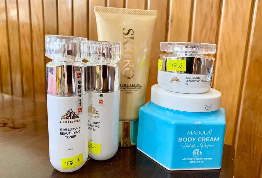 Bộ sản phẩm mà Spa Ruby cung cấp cho bà Nga. Ảnh: Như Nguyện