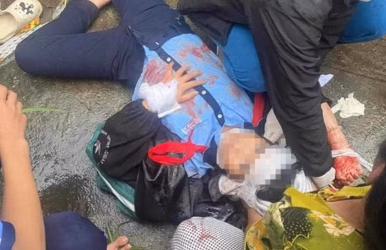 Nữ sinh N. gục ngã sau khi bị đánh