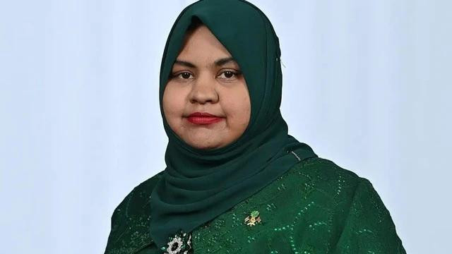 Bà Fathimath Shamnaz Ali Saleem, Bộ trưởng Môi trường, Biến đổi khí hậu và Năng lượng Maldives. Ảnh THE BUSINESS STANDARD Bà Fathimath Shamnaz Ali Saleem, Bộ trưởng Môi trường, Biến đổi khí hậu và Năng lượng Maldives. Ảnh THE BUSINESS STANDARD