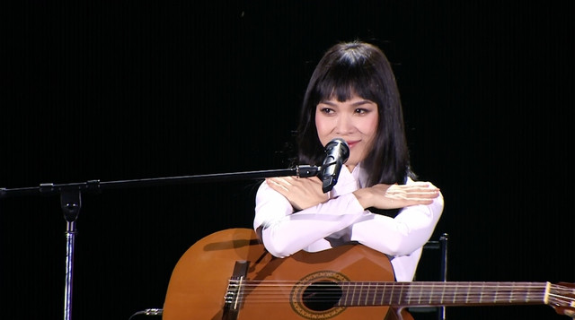 Phim Tri âm The Movie: Người giữ thời gian hé lộ những vui buồn của nữ ca sĩ Mỹ Tâm trong đời đi hát. Ảnh: NETFLIX