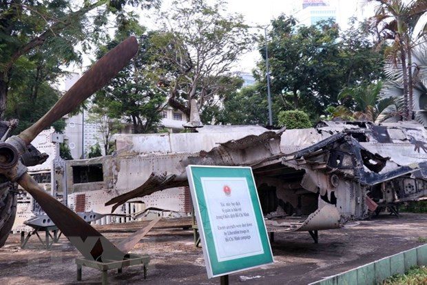 Xác máy bay địch bị bắn cháy được trưng bày tại khu trưng bày ngoài trời tại Bảo tàng Chiến dịch Hồ Chí Minh. (Ảnh: Xuân Khu/TTXVN) Xác máy bay địch bị bắn cháy được trưng bày tại khu trưng bày ngoài trời tại Bảo tàng Chiến dịch Hồ Chí Minh. (Ảnh: Xuân Khu/TTXVN)