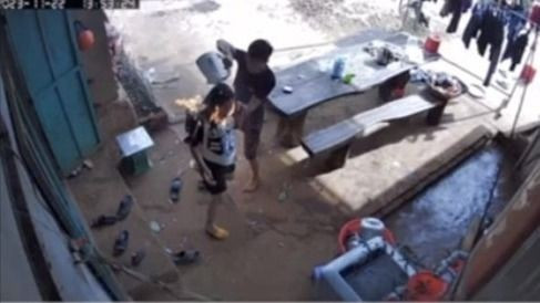 Chị O. bị chồng dùng xăng đốt khi đang mang bầu tháng thứ 8 Chị O. bị chồng dùng xăng đốt khi đang mang bầu tháng thứ 8