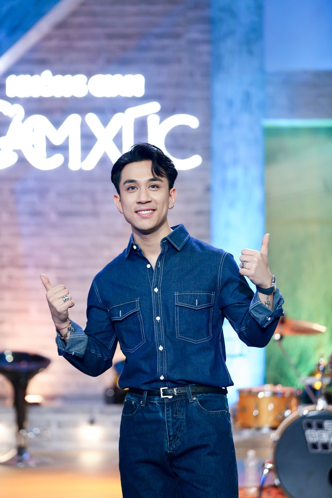 Anh cũng lần nói về tuyên bố "MV không hit sẽ bỏ nghề" Anh cũng lần nói về tuyên bố "MV không hit sẽ bỏ nghề"