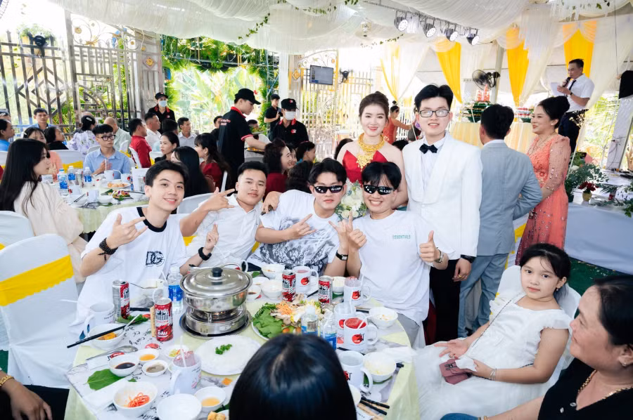 Nguyễn Quang Nhựt và Lê Hồng Quyên trong ngày trọng đại. Ảnh: NVCC