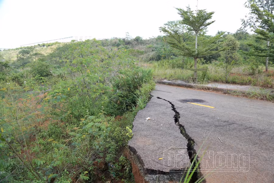 Các gói thầu dang dở của Dự án KCN Nhân Cơ hiện đang tạm ngưng thi công.