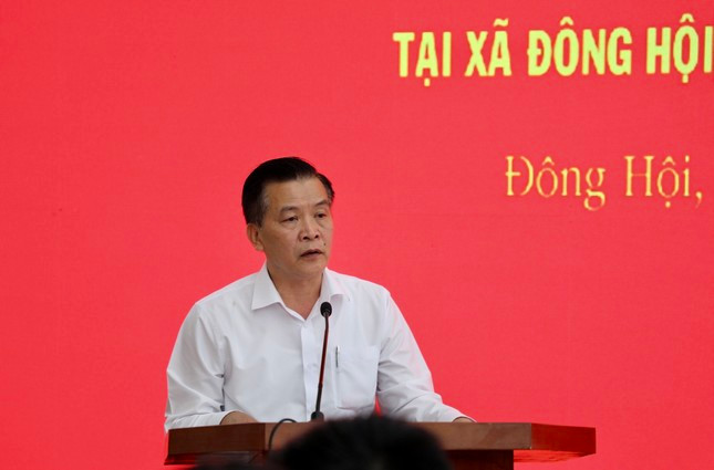 “Huyện uỷ thành lập tổ phục vụ; xã thành lập đội, nhóm phục vụ và chỉ đạo xây dựng kế hoạch chi tiết các nội dung trước, trong và sau khi tổ chức Lễ viếng, Lễ truy điệu, Lễ an táng Tổng Bí thư Nguyễn Phú Trọng. Đến nay, công tác chuẩn bị đã cơ bản sẵn sàng. Các điều kiện cơ sở vật chất đã được tập trung, đáp ứng các yêu cầu của Ban tổ chức lễ tang. Lực lượng tham gia phục vụ đảm bảo đủ cơ số, có dự phòng và đã được phân công rõ công việc, rõ vị trí, rõ thời gian. Các phương án đảm bảo đã được rà duyệt kỹ lưỡng và được cấp có thẩm quyền phê duyệt để thực hiện”, ông Lê Trung Kiên nói.