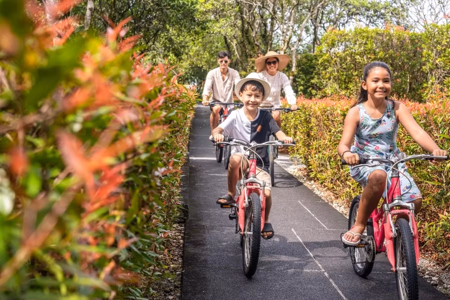 Kết hợp công việc và tận hưởng thời gian bên gia đình là lựa chọn của nhiều du khách. Ảnh: THAIPBSWORLD.COM