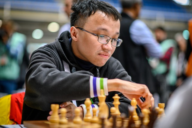 Nguyễn Ngọc Trường Sơn sớm cầm hòa Wei Yi.