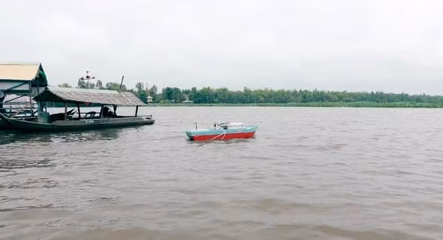 Thuyền robot không người lái đo chất lượng nước. Ảnh AUS4INNOVATION