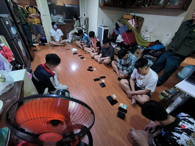 Công an đột kích trụ sở của các đối tượng Công an đột kích trụ sở của các đối tượng