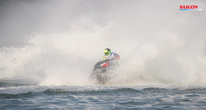 Gay cấn từng giây phút trong cuộc đua nước rút tranh cúp vô địch ở đầm Thị Nại Gay cấn từng giây phút trong cuộc đua nước rút tranh cúp vô địch ở đầm Thị Nại