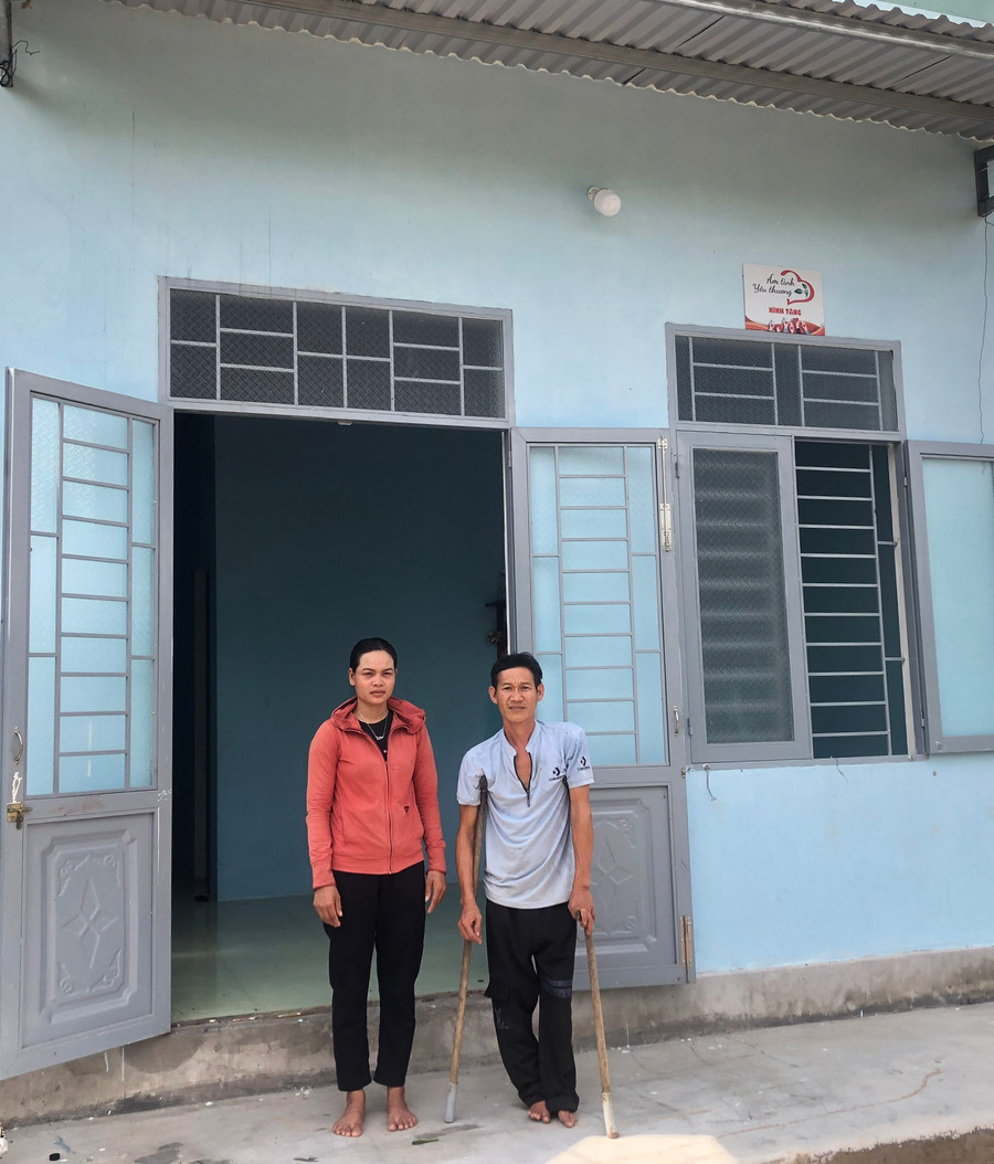 Vợ chồng anh Đinh Văn Ngọc (thôn Tân Lập, xã Ia Rsai) được hỗ trợ xây nhà tình nghĩa. Ảnh: L.N