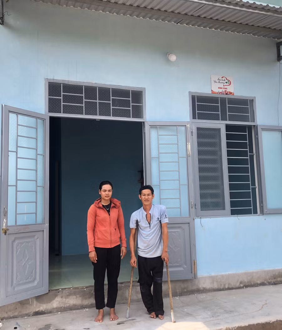 Vợ chồng anh Đinh Văn Ngọc (thôn Tân Lập, xã Ia Rsai) được hỗ trợ xây nhà tình nghĩa. Ảnh: L.N