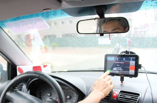 Xe ôtô đã lắp camera giám sát hành trình để giám sát trên đường. (Ảnh: CTV/Vietnam+)