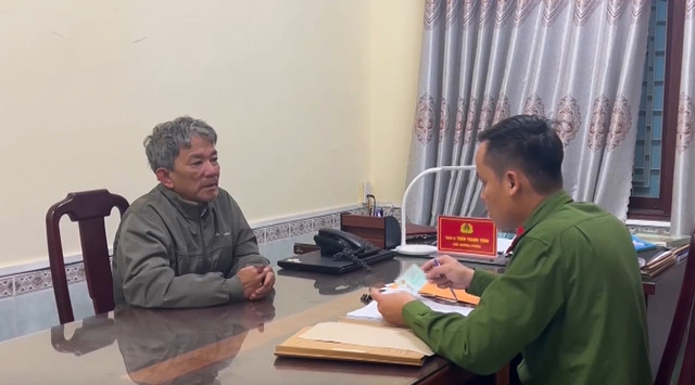 Ông Nguyễn Hữu Toàn tại cơ quan công an. ẢNH CÔNG AN CUNG CẤP Ông Nguyễn Hữu Toàn tại cơ quan công an. ẢNH CÔNG AN CUNG CẤP