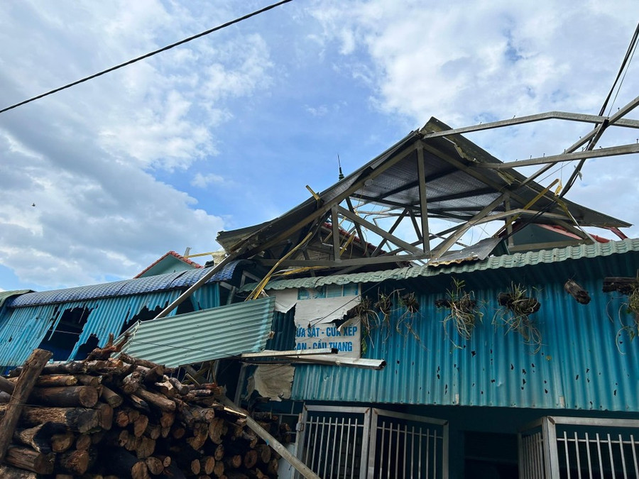 Trận dông lốc kèm mưa đá bất thường vừa xảy ra ở huyện Sốp Cộp (tỉnh Sơn La) chiều qua 22-3. Ảnh: CTV Trận dông lốc kèm mưa đá bất thường vừa xảy ra ở huyện Sốp Cộp (tỉnh Sơn La) chiều qua 22-3. Ảnh: CTV