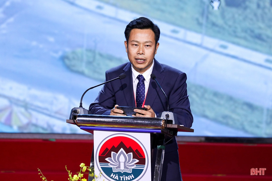 GS.TS. Lê Quân - Giám đốc Đại học Quốc gia Hà Nội chia sẻ chủ đề hợp tác giữa Đại học Quốc gia Hà Nội với tỉnh Hà Tĩnh cùng các doanh nghiệp trong thu hút đầu tư về khoa học - công nghệ, phát triển nguồn nhân lực để triển khai Quy hoạch tỉnh.