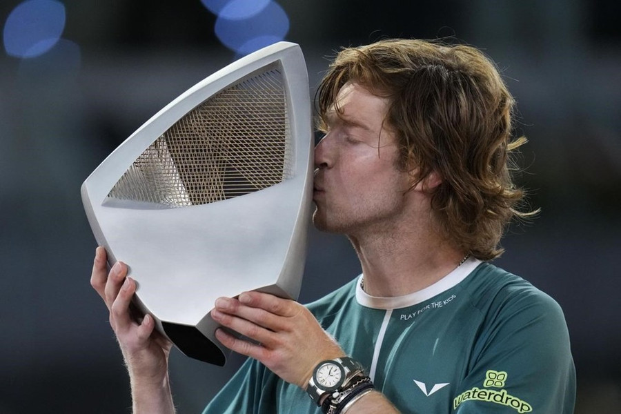Andrey Rublev vô địch Madrid Open 2024. (Nguồn: AP) Andrey Rublev vô địch Madrid Open 2024. (Nguồn: AP)