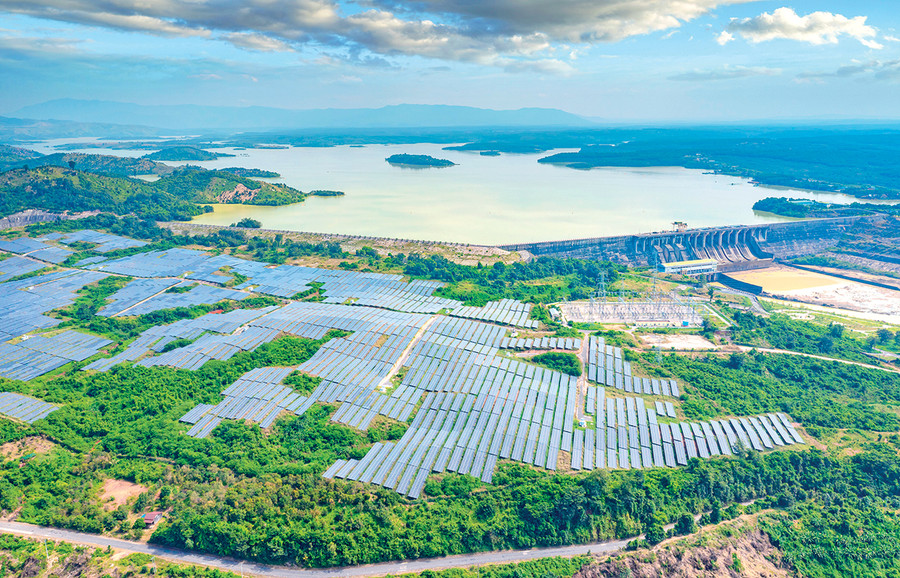 Công trình điện mặt trời Sê San 4 (huyện Ia Grai). Ảnh: Phạm Quý Công trình điện mặt trời Sê San 4 (huyện Ia Grai). Ảnh: Phạm Quý