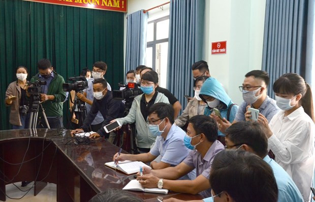 Phóng viên tác nghiệp trong giai đoạn chống dịch COVID-19. (Ảnh: PV/Vietnam+) Phóng viên tác nghiệp trong giai đoạn chống dịch COVID-19. (Ảnh: PV/Vietnam+)