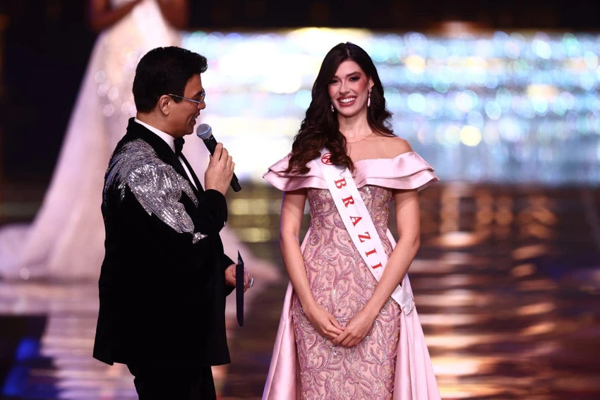 Đại diện Brazil chiến thắng chung cuộc phần thi phụ Dự án nhân ái. Ảnh: Miss World
