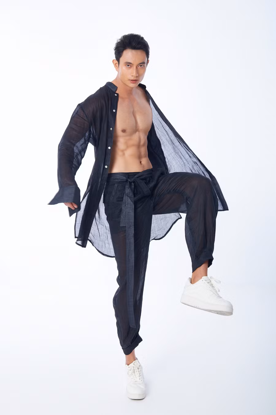 Huấn luyện viên boxing dự thi Nam vương Quốc tế 2023 - Ảnh 4. Trước khi góp mặt tại Nam vương Quốc tế 2023 từ ngày 8-18.9 tại Thái Lan, Phạm Minh Quyền tích cực tập luyện nhằm có thể trạng và tinh thần tốt nhất để tranh tài với các đối thủ đến từ khắp nơi trên thế giới. Ảnh: Nguyễn Dương - Hứa Quý Long