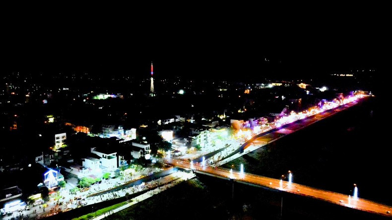 Phố đi bộ Hòa Bình hy vọng là điểm sáng góp phần phát triển kinh tế đêm của thành phố. Phố đi bộ Hòa Bình hy vọng là điểm sáng góp phần phát triển kinh tế đêm của thành phố.