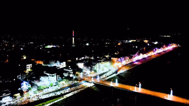 Phố đi bộ Hòa Bình hy vọng là điểm sáng góp phần phát triển kinh tế đêm của thành phố.