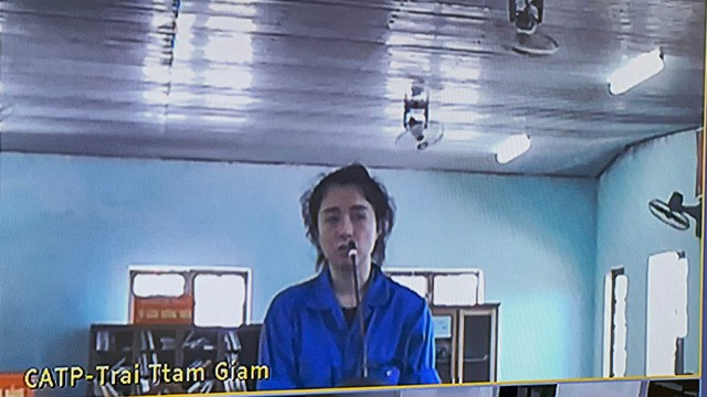 Phiên tòa trực tuyến, Nguyên ở tại nơi tạm giam, bị xét xử qua màn hình. Ảnh: NGUYỄN TÚ Phiên tòa trực tuyến, Nguyên ở tại nơi tạm giam, bị xét xử qua màn hình. Ảnh: NGUYỄN TÚ