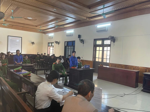 Hai bị cáo tại phiên xét xử Hai bị cáo tại phiên xét xử