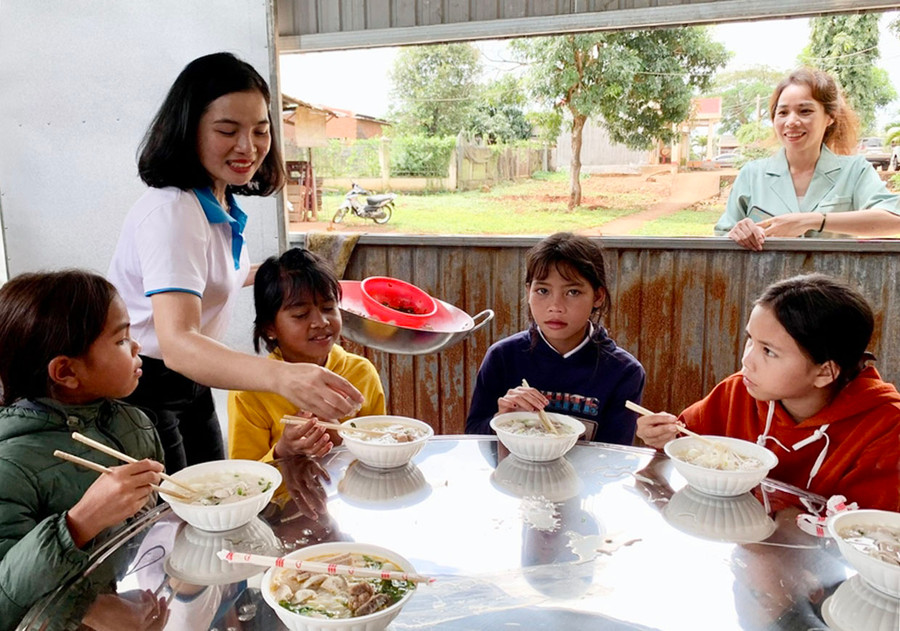 Dự kiến hỗ trợ tiền ăn trưa 360.000 đồng/tháng cho trẻ mẫu giáo 3-5 tuổi ở vùng khó khăn. Ảnh: Như Nguyện Dự kiến hỗ trợ tiền ăn trưa 360.000 đồng/tháng cho trẻ mẫu giáo 3-5 tuổi ở vùng khó khăn. Ảnh: Như Nguyện