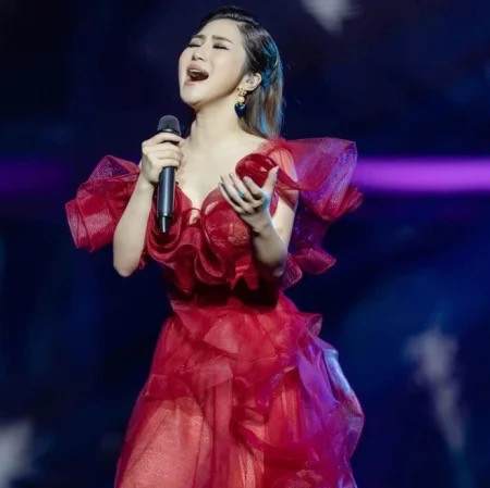 Sắc vóc khó nhận ra của Hương Tràm - Ảnh 3. Trước đây cô được biết đến với vóc dáng đầy đặn