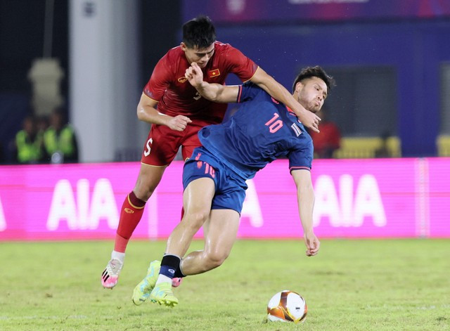 U.22 Việt Nam có trận đấu căng thẳng với U.22 Thái Lan. Ảnh: Ngọc Dương U.22 Việt Nam có trận đấu căng thẳng với U.22 Thái Lan. Ảnh: Ngọc Dương