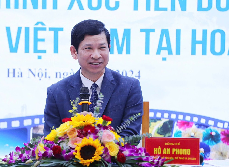 Thứ trưởng Bộ Văn hóa, Thể thao và Du lịch Hồ An Phong thông tin về chương trình tại họp báo. (Ảnh: CTV/Vietnam+) Thứ trưởng Bộ Văn hóa, Thể thao và Du lịch Hồ An Phong thông tin về chương trình tại họp báo. (Ảnh: CTV/Vietnam+)