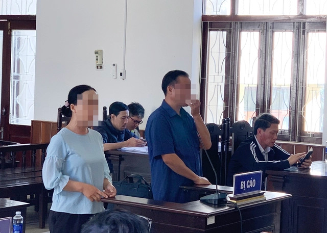 Bà Đinh Thị Liên và ông Lê Trung Thành tại phiên tòa Bà Đinh Thị Liên và ông Lê Trung Thành tại phiên tòa