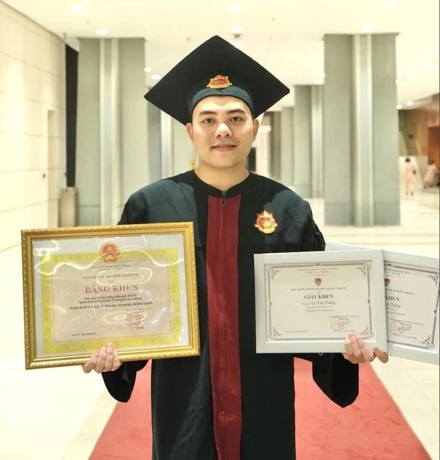 Thắng là thủ khoa ngành kinh tế phát triển, Trường ĐH Kinh tế (ĐH Quốc gia Hà Nội). ẢNH NVCC