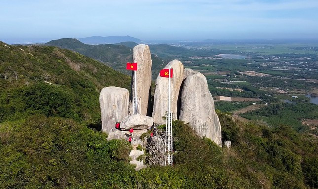 Núi Minh Đạm. Ảnh: Báo Bà Rịa - Vũng Tàu. Núi Minh Đạm. Ảnh: Báo Bà Rịa - Vũng Tàu.