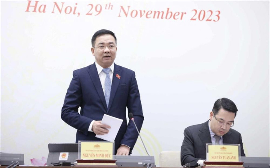 Trung tướng Nguyễn Minh Đức, Phó Chủ nhiệm Uỷ ban Quốc phòng và An ninh của Quốc hội trả lời câu hỏi của phóng viên. Trung tướng Nguyễn Minh Đức, Phó Chủ nhiệm Uỷ ban Quốc phòng và An ninh của Quốc hội trả lời câu hỏi của phóng viên.