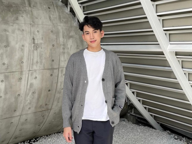 Ngoài việc học, Thành cũng dành thời gian dạy thêm tiếng Anh để kiếm thêm thu nhập. Ngoài việc học, Thành cũng dành thời gian dạy thêm tiếng Anh để kiếm thêm thu nhập.