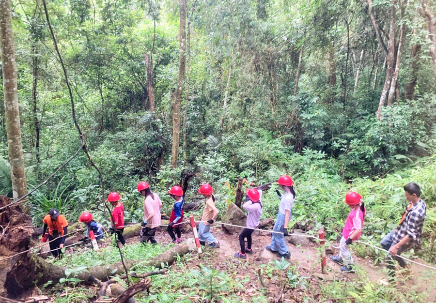 Trại hè giúp thiếu nhi kết nối với thiên nhiên và rèn luyện kỹ năng sinh tồn. Ảnh: Minh Châu Trại hè giúp thiếu nhi kết nối với thiên nhiên và rèn luyện kỹ năng sinh tồn. Ảnh: Minh Châu