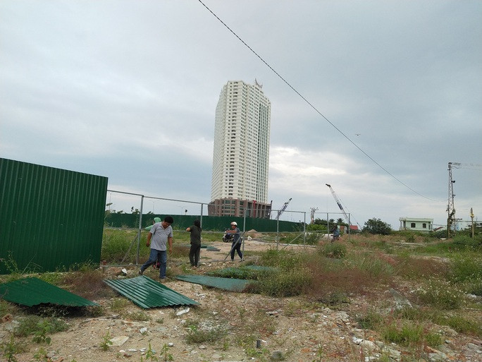 Dự án Khu dân cư Cồn Tân Lập với nhiều lô bị bán cho nhiều người, những chủ đầu tư rào đất đề phòng