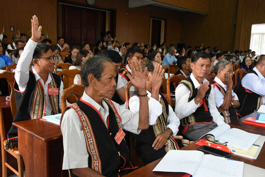 Các dân tộc trên địa bàn tỉnh đoàn kết, nêu cao quyết tâm vượt qua những khó khăn, thách thức. Ảnh: HT