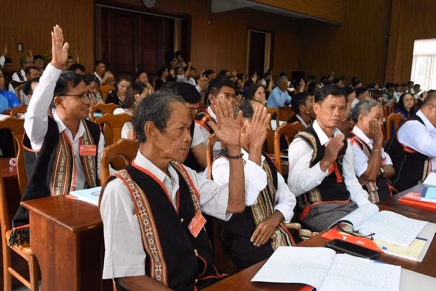 Các dân tộc trên địa bàn tỉnh đoàn kết, nêu cao quyết tâm vượt qua những khó khăn, thách thức. Ảnh: HT