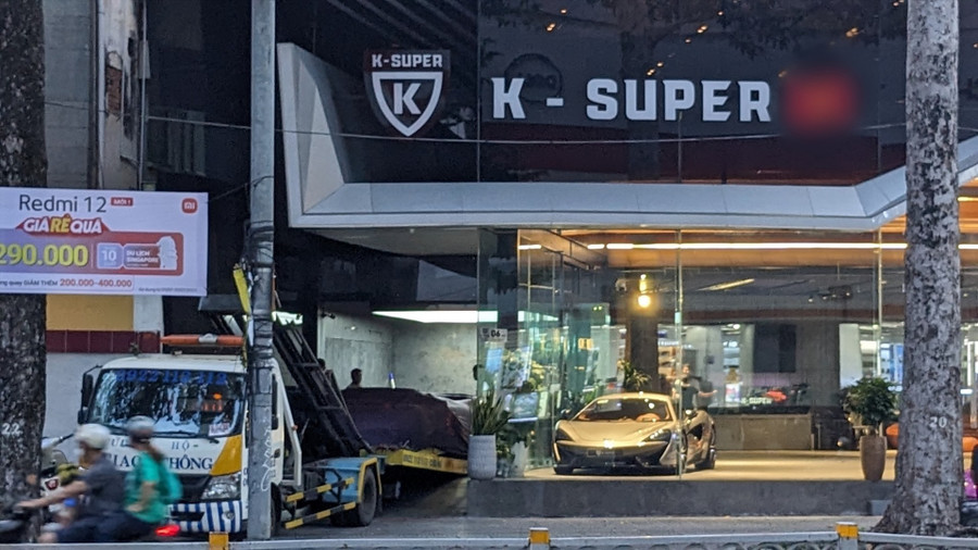 Showroom K-Super nơi Phan Công Khanh kinh doanh siêu xe trên đường Trần Hưng Đạo, Quận 1. Ảnh: Anh Tú