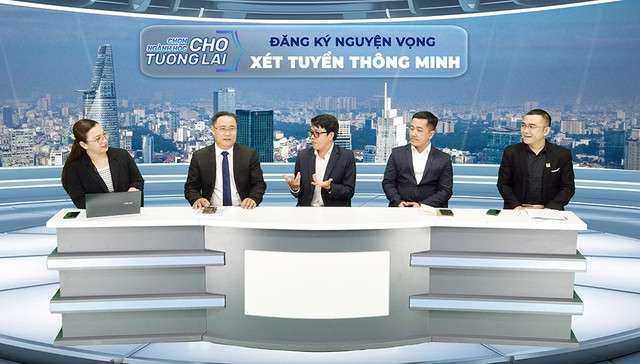 Các chuyên gia thông tin đến thí sinh những lưu ý cần thiết trong “giai đoạn vàng” đăng ký nguyện vọng ĐH. ẢNH ĐÀO NGỌC THẠCH