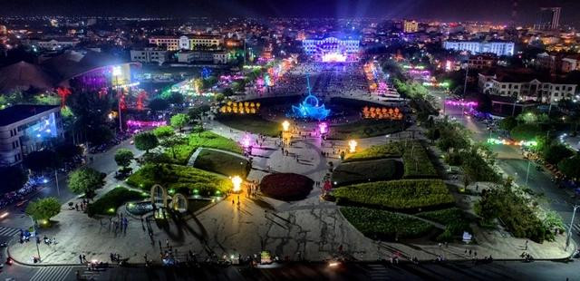 Khu quảng trường Hùng Vương Bạc Liêu. ẢNH: PHAN THANH CƯỜNG