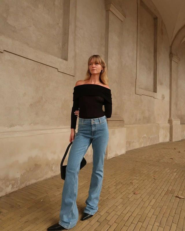 Chiếc quần jeans giúp đôi chân như dài và thon gọn hơn, phối được với mọi chiếc áo. ẢNH: JEANETTE Chiếc quần jeans giúp đôi chân như dài và thon gọn hơn, phối được với mọi chiếc áo. ẢNH: JEANETTE